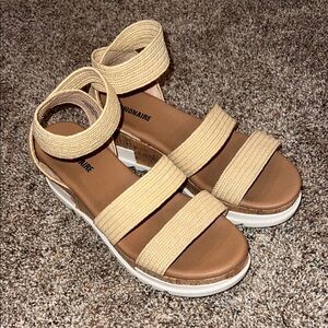 Women's Cushionaire Cream & Tan Beach Sandals